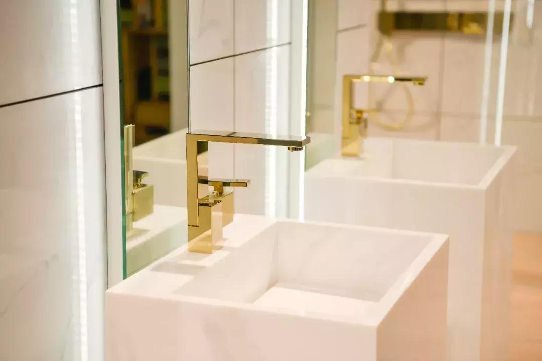 色“诱上海厨卫展！科勒、高斯...谁最出色