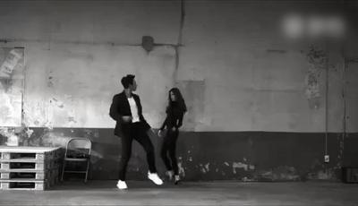 肖战采访练腿,肖战采访谈杨紫身材好