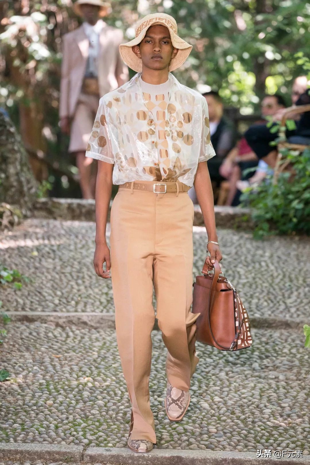 fendi2022春夏男装系列包款,fendi2020秋冬男装秀设计理念