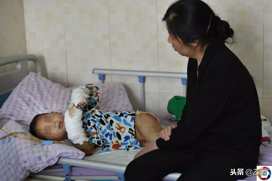 母亲暴打孩子犯法不,妈妈暴打孩子被警方逮捕