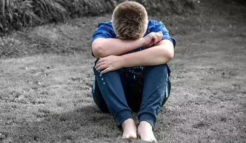 孩子犯错父母用这个方法效果更好,孩子犯错父母打骂后怎么纠正