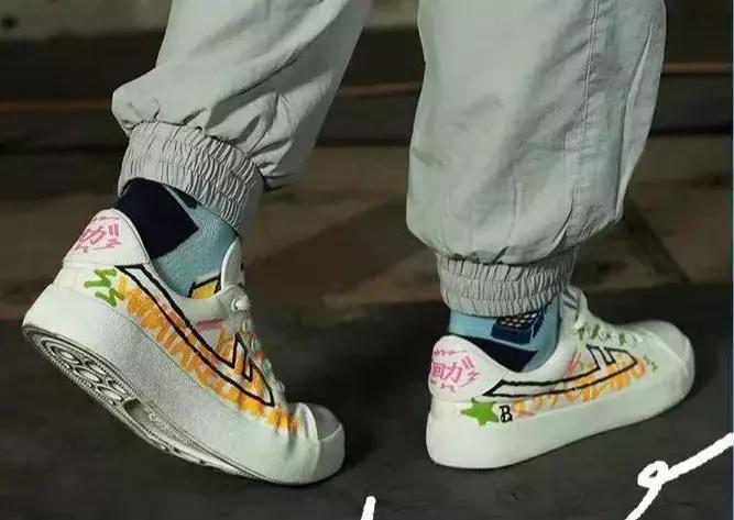 帆布鞋并不是人人都适合,匡威的帆布鞋和普通帆布鞋的区别