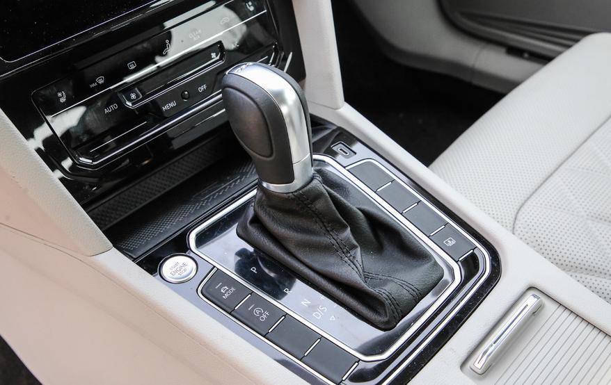 帕萨特迈腾哪个更有档次一点,帕萨特迈腾到底哪个贵