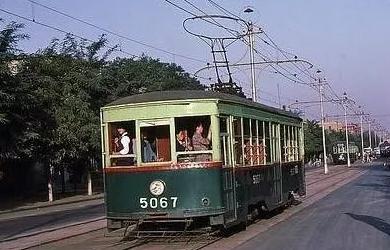 鞍山市老照片和新照片的对比 (鞍山老照片35年前宁静的鞍山)