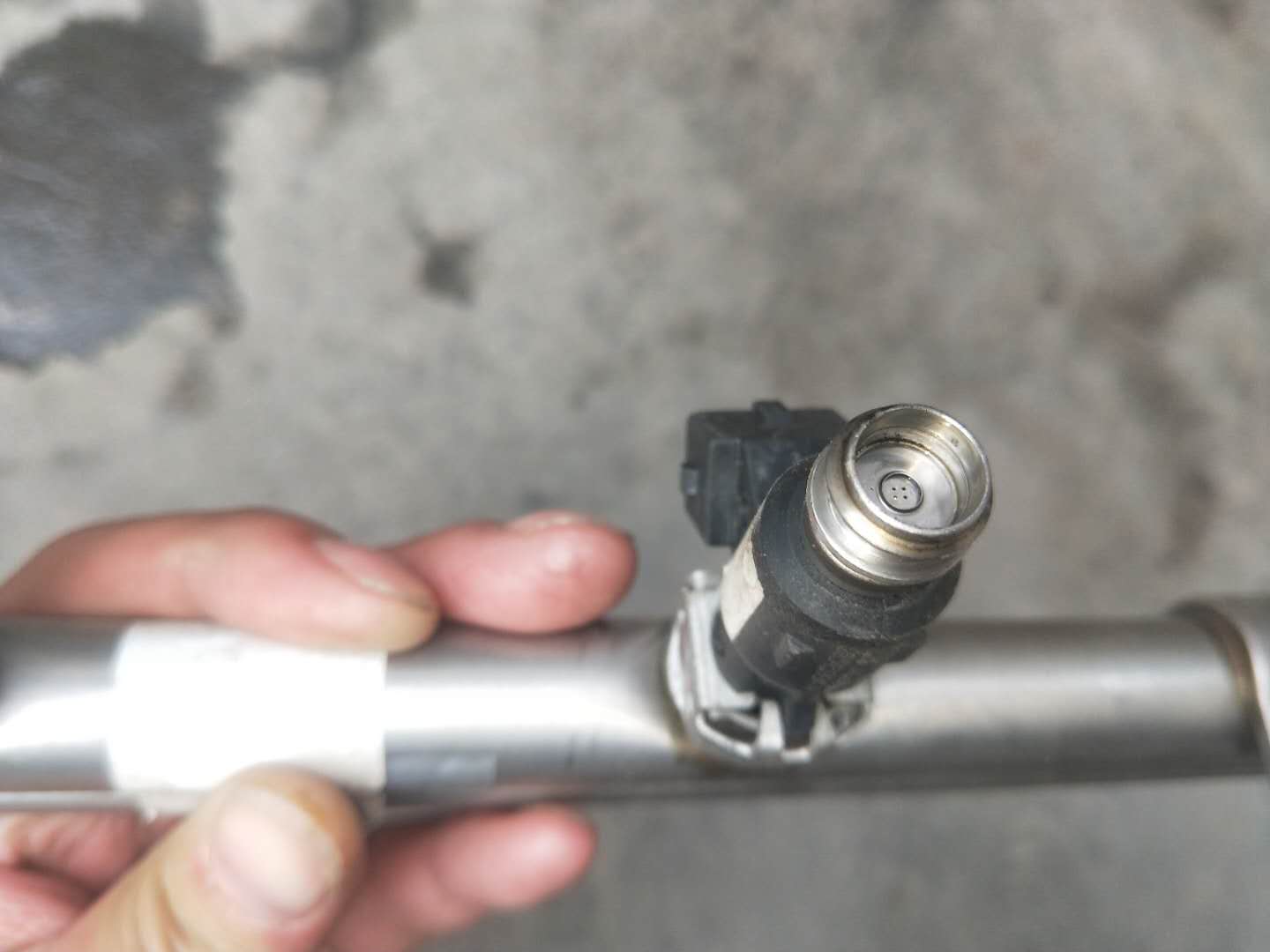 发动机怠速抖动的原因及解决办法,发动机怠速抖动最简单的解决方法