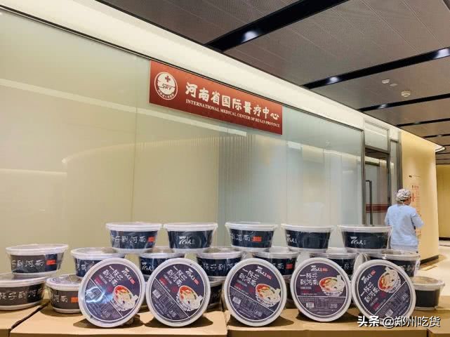 76岁老人慰问防疫人员,七旬老人给防疫人员送温暖