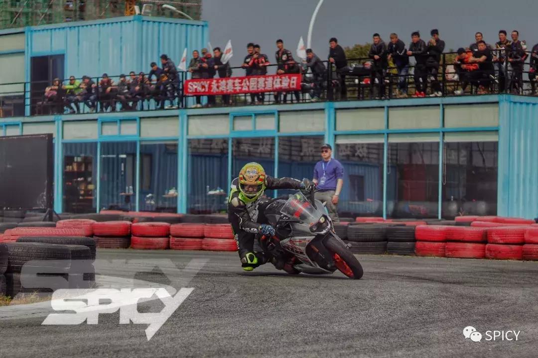 第一辆摩托车应该选踏板还是跨骑,福州摩托车新手入门