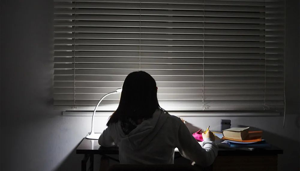 订婚后发现女孩不能生怎么办,当一个女孩订完婚了怎么去挽回