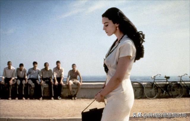 莫妮卡才是“性感女神”,56岁身材依然出众,气质犹存