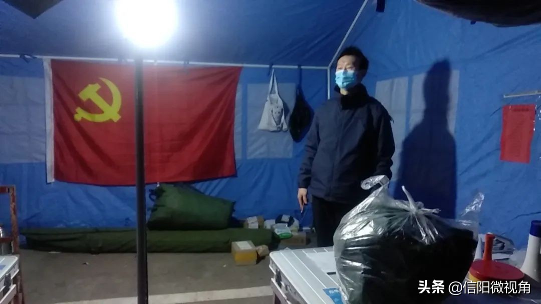 信阳浉河区三五八社区：把“支部”建在门岗上将疫情阻隔门外边