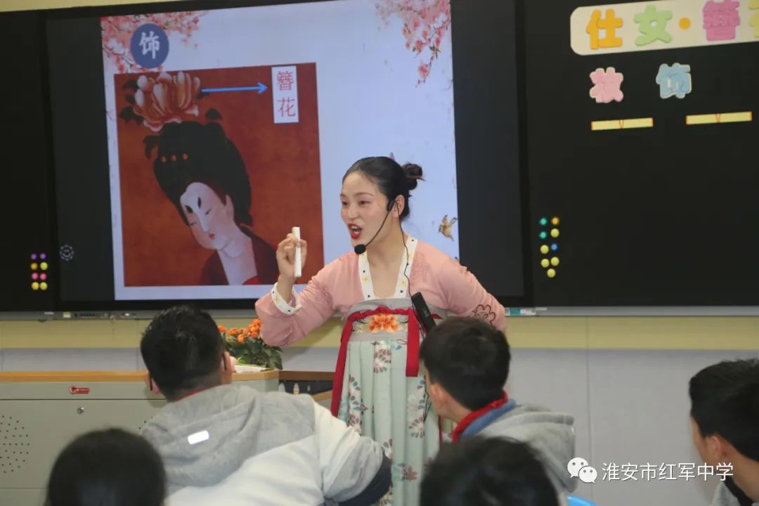 周恩来红军中学举办市“融学课堂”教学观摩研讨活动