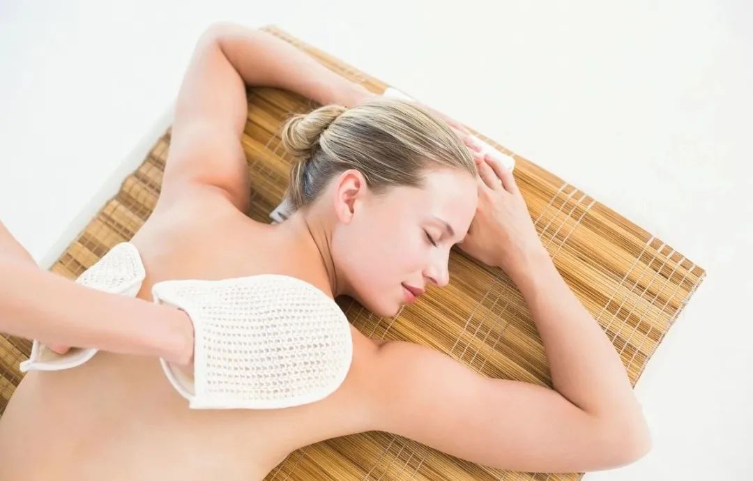 后背长痘最快最有效的方法,背部长痘的治疗方法