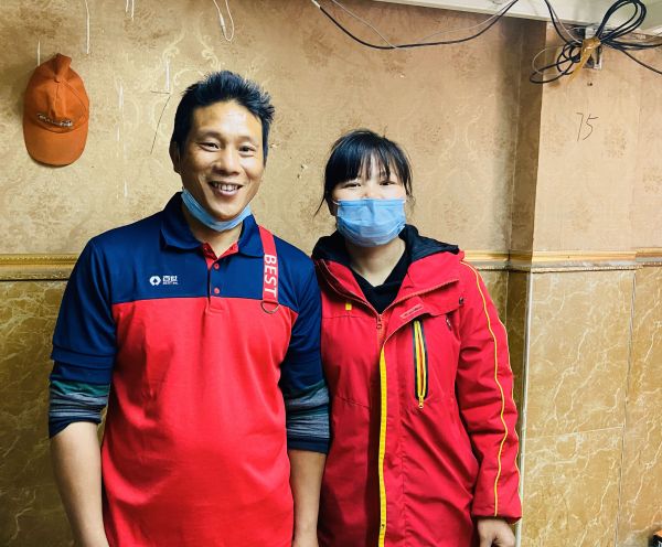 外省返汉快递员夫妻：包裹一天比一天多，城市热闹起来了