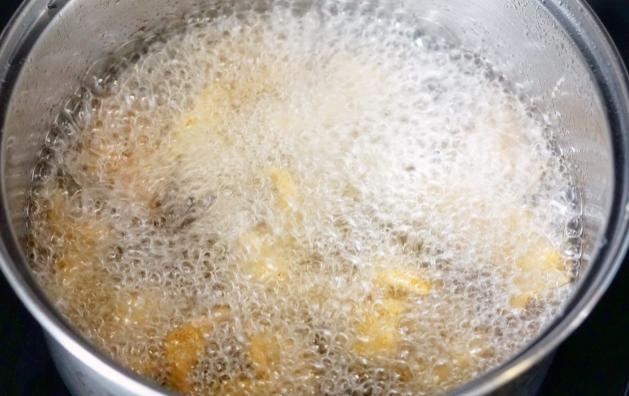 炸酥肉怎么做到外酥里嫩香酥,香酥粉和红薯粉炸酥肉的做法