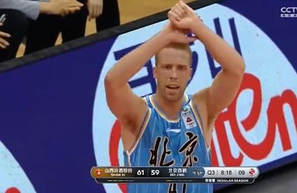 cba方硕绊倒原帅,京媒评价方硕裁判