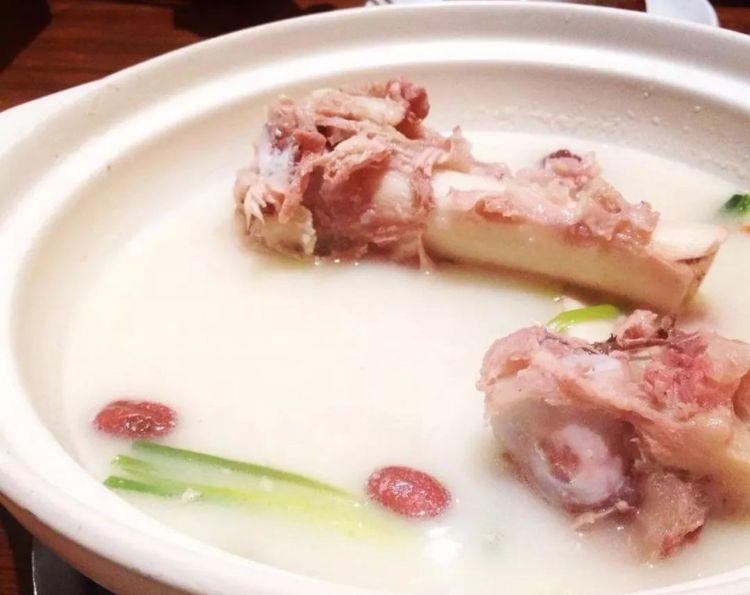 无论炖什么鱼哪2种料不能放,炖大骨头汤需要放哪些调料