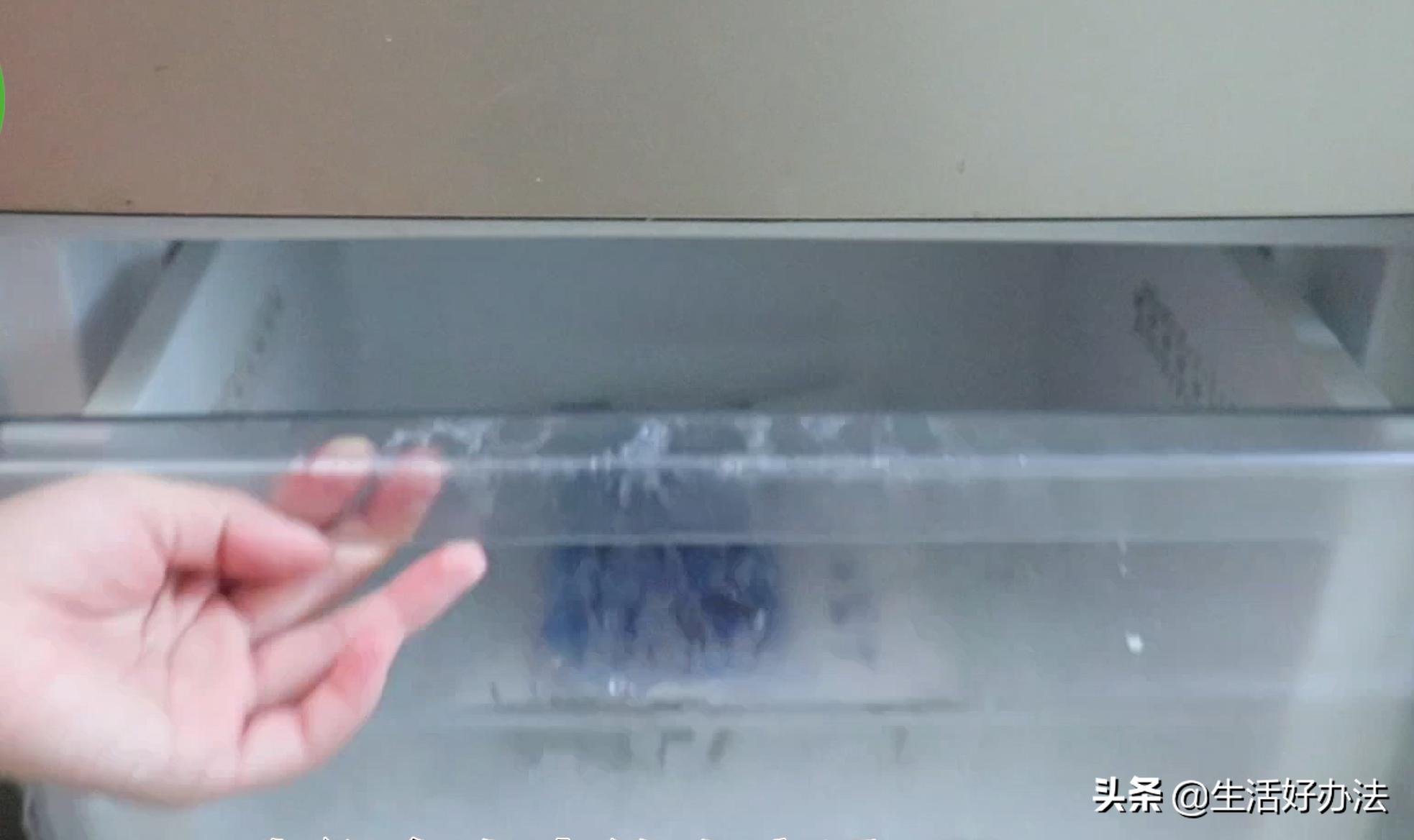 洗衣服时连人民币一起洗了怎么办？教你个方法，钞票轻松恢复平整