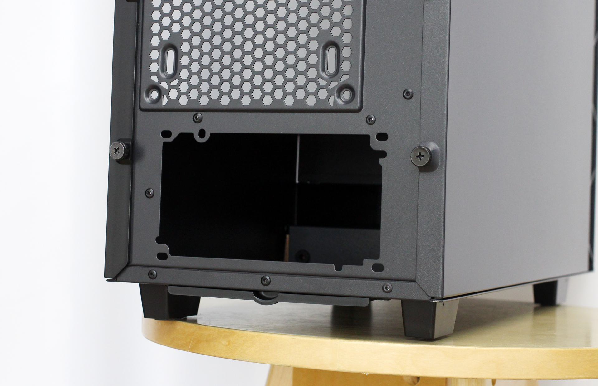 鑫谷atx3.0850w全模组,鑫谷机箱可以装三风扇显卡吗