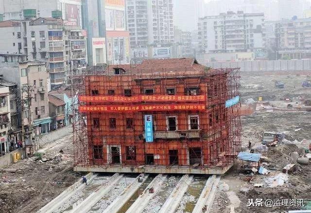 这些房子为了避免被拆的命运，也只能长腿“跑了”