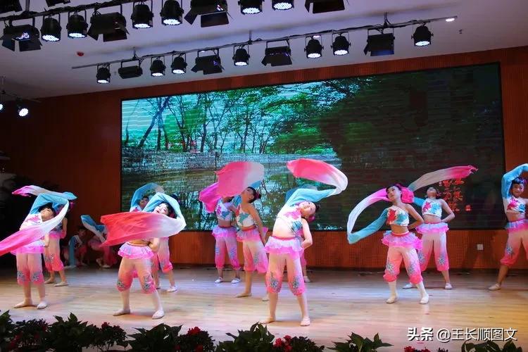 我校举行开学典礼暨教师节表彰会,学校召开教师节庆祝暨表彰大会