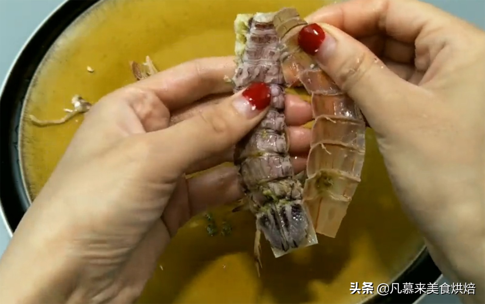 皮皮虾怎么剥皮最快最好,皮皮虾怎么剥才能把肉全剥出来