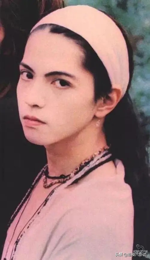 他凭借颜值包揽岛国大半个漫画圈原型,妻子是蜡笔小新梦中情人