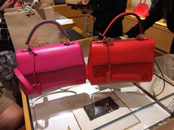 迪拜十大奢侈品包,迪拜奢侈品牌包是真的吗