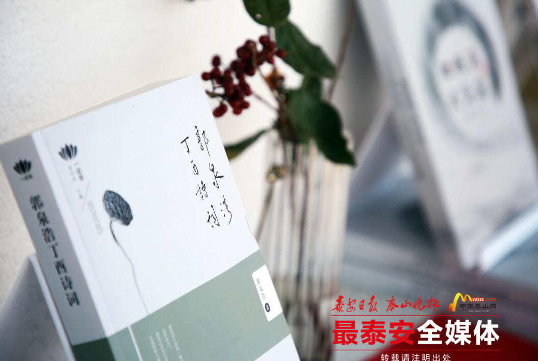 峰中有朵“故乡的云”云巅之上品书香