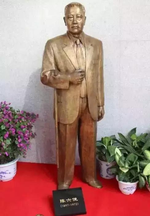 陈嘉庚陈嘉会是兄弟吗,陈嘉庚和同行的华侨代表