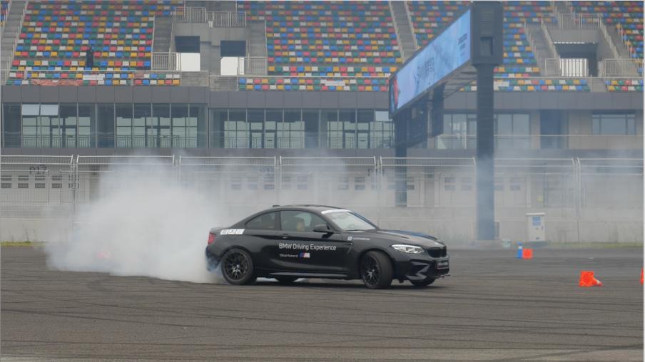 成为漂移大神3步就够,开局一辆车你能成为漂移大神吗