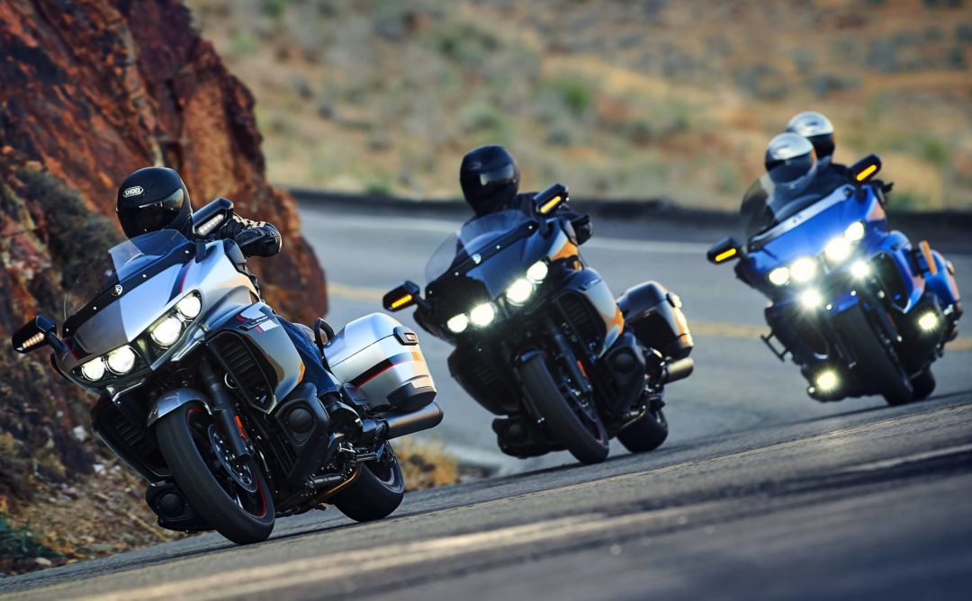 哈雷大滑翔最新款摩托车,哈雷旗舰滑翔2023最新款