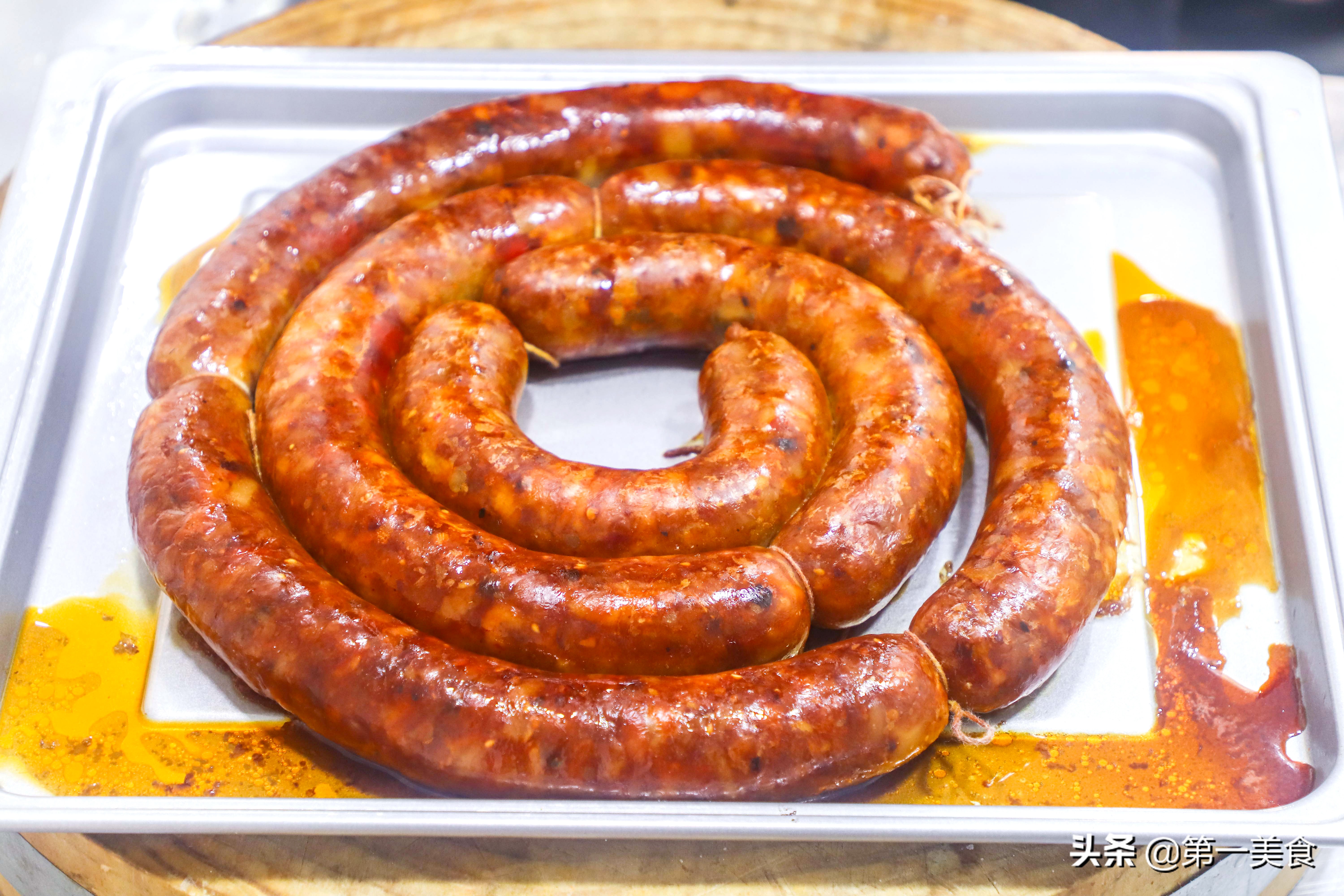 自制香肠的家常做法10斤肉多少盐,自制香肠是煮熟保存还是生的保存