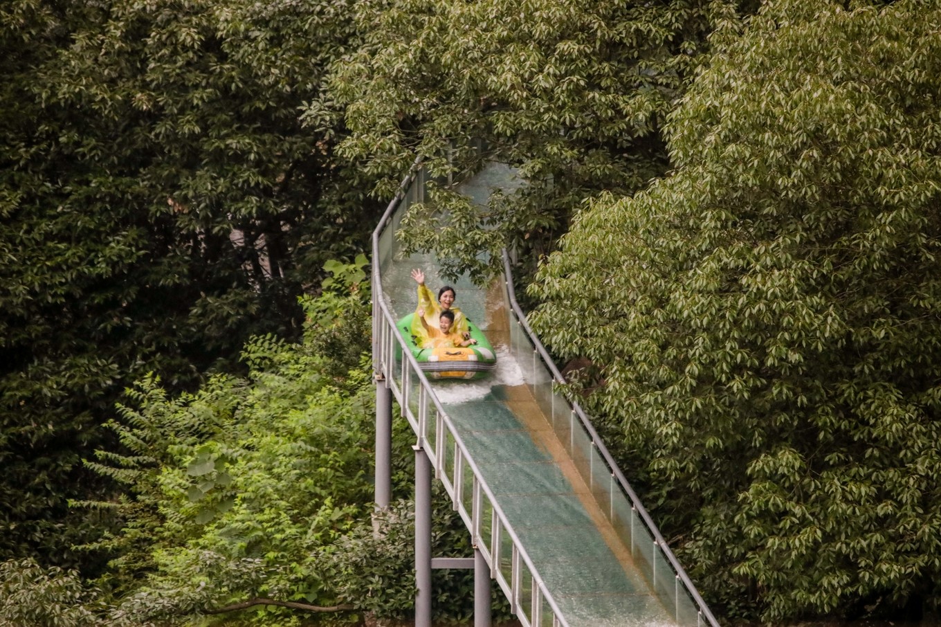 桐庐山湾湾漂流门票多少,桐庐山湾湾漂流景区在什么地方
