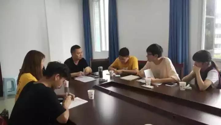 归雁蜀中去，春风富顺来