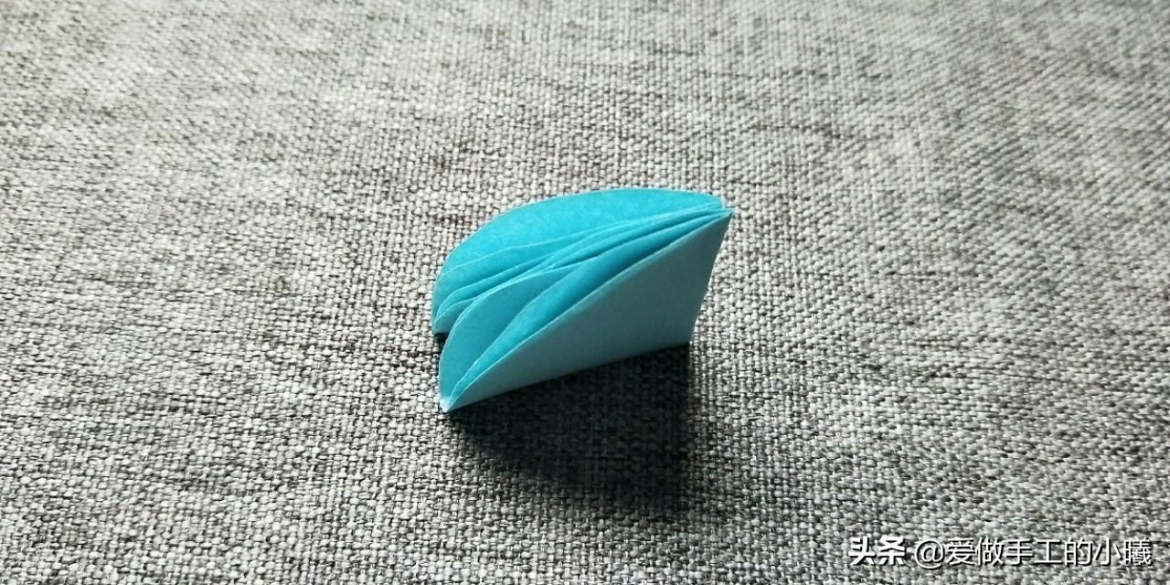 小雨伞折纸复杂版与简易版,小雨伞折纸简单小班