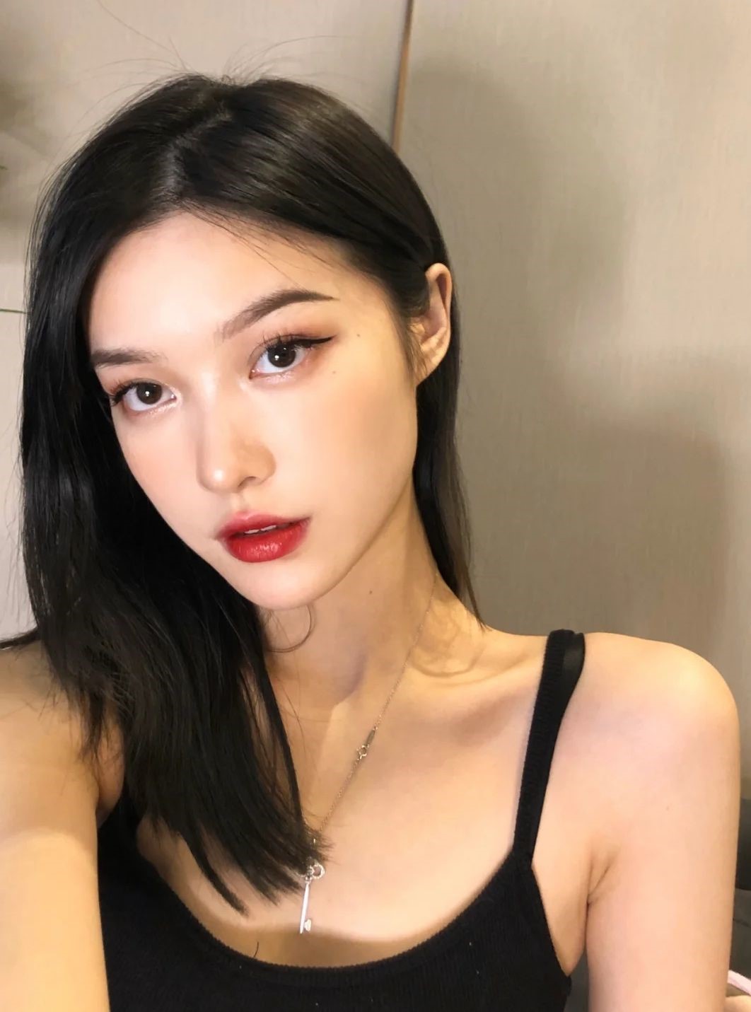 哪款散粉比较好用不脱妆女生用的,新手平价散粉推荐哪款最好看