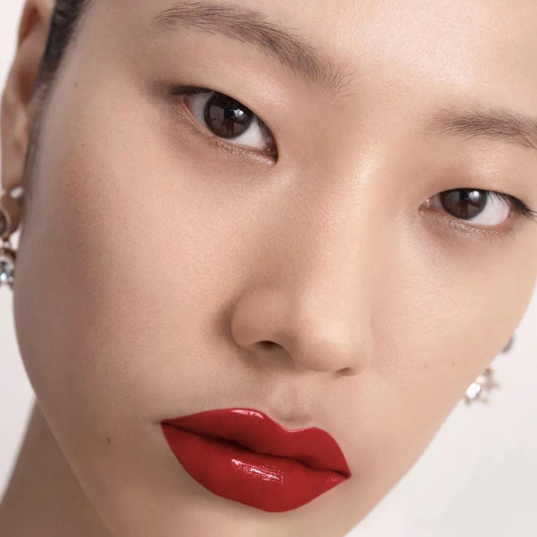 误闯爱丽丝仙境——这些彩妆单品够你美一整个春天不重样了