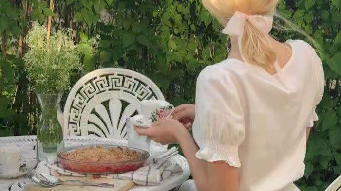 真的很羡慕那些刚谈恋爱的情侣,不要羡慕谈了两三年的情侣