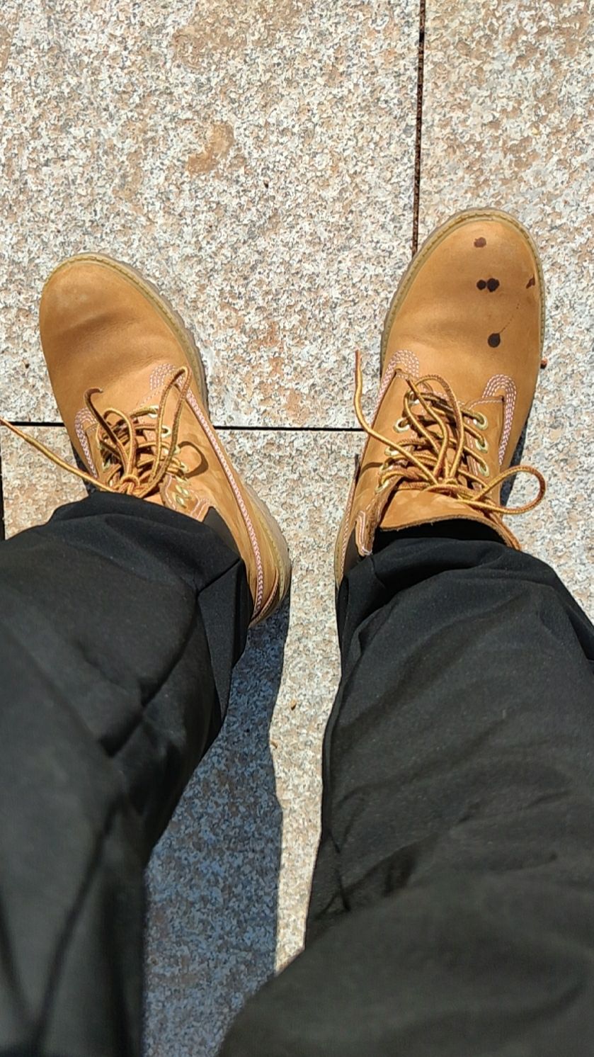 大黄靴滴油在家怎么处理,大黄靴滴上油了应该怎么去除