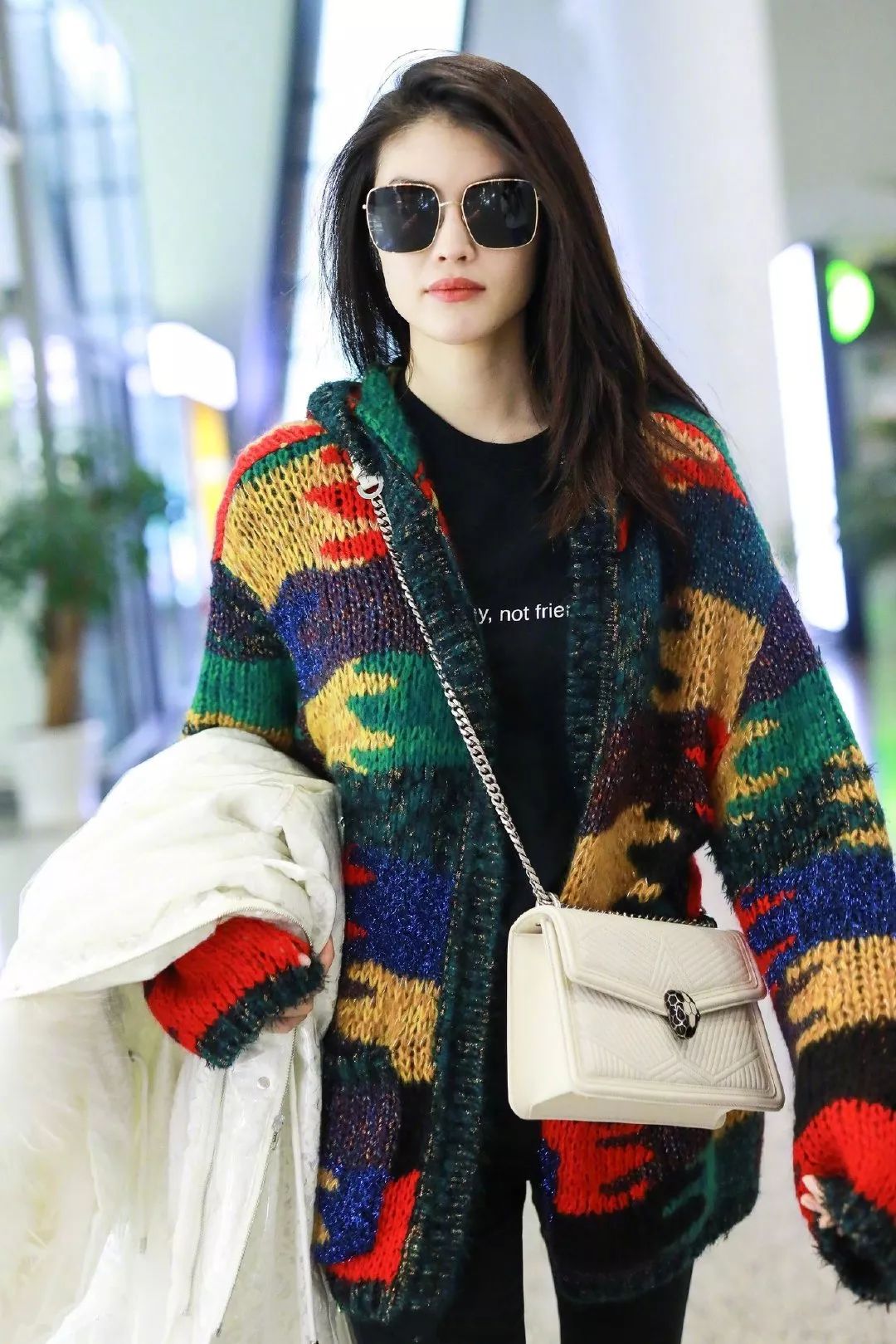 刘雯何穗个人简介,刘雯何穗奚梦瑶走秀视频