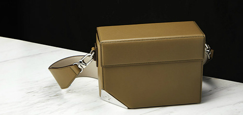 不要再背烂大街的双肩包了,别再背烂大街的轻奢包