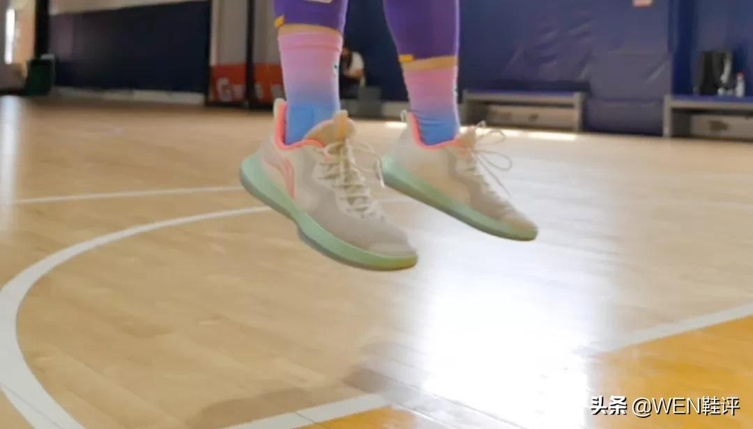 李宁lightfoam和安踏闪能,李宁闪能3.0蓝粉色测评