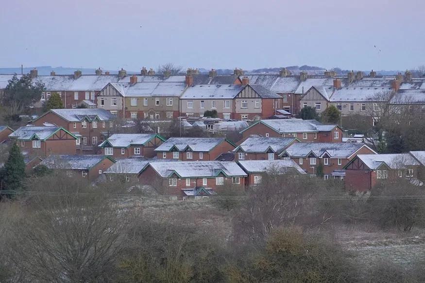 昨天比基尼！今天下雪！英国的天气能有多奇葩？