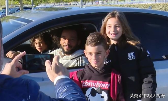 皇马巨星发飙视频,皇马队员被极端球迷拦车