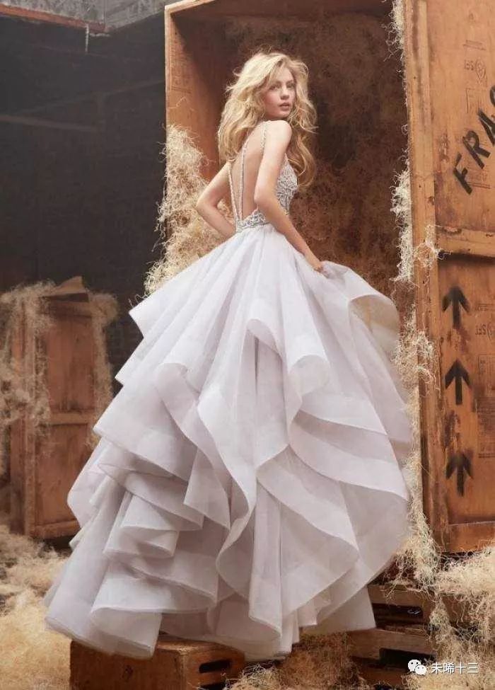 选婚纱的误区,香槟色婚纱适合什么肤色