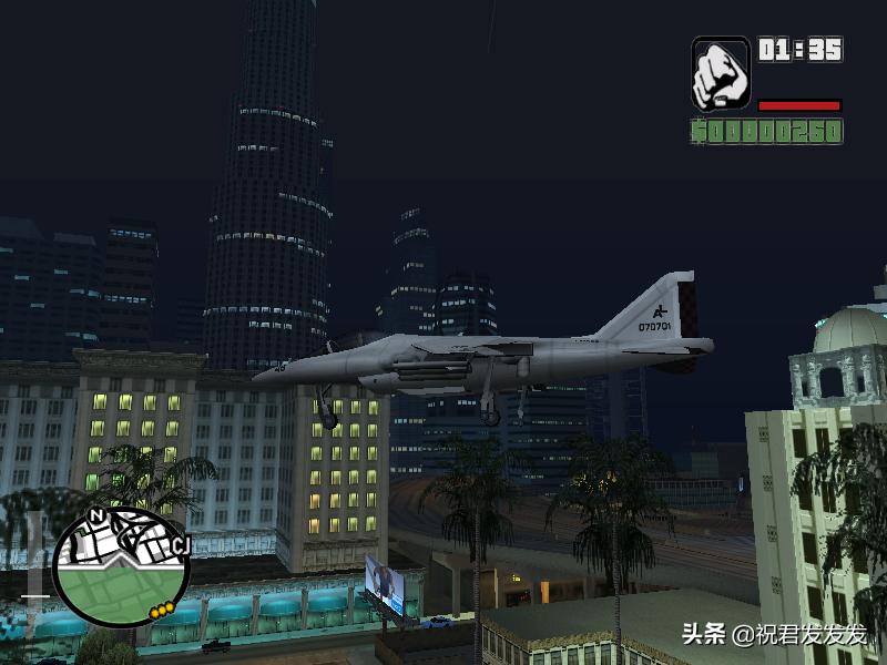 侠盗飞车:开坦克上街最多到3星,坦克会被打爆,尴尬的是不能停