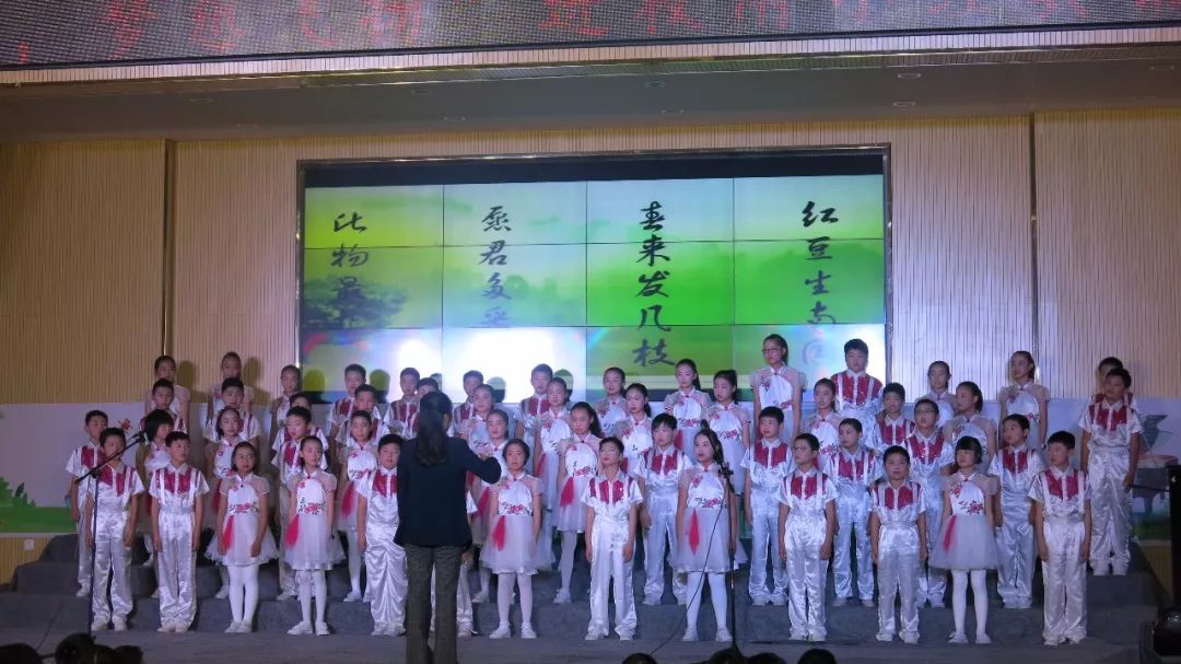 加油少年未来可期锣鼓喧天迎开学,加油少年未来可期送娃上学
