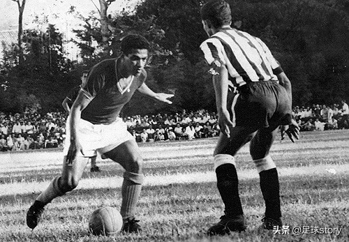 “盘带之魔”加林查，足坛史上最会盘带的球员，比肩贝利的传奇