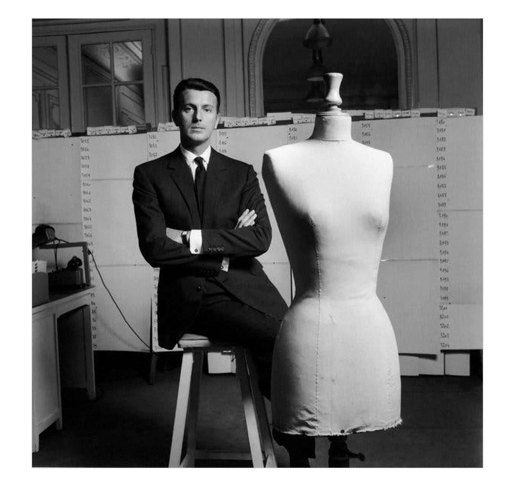 穿上他设计的衣服，你的驼背小肚子全没了，变身气质仙女