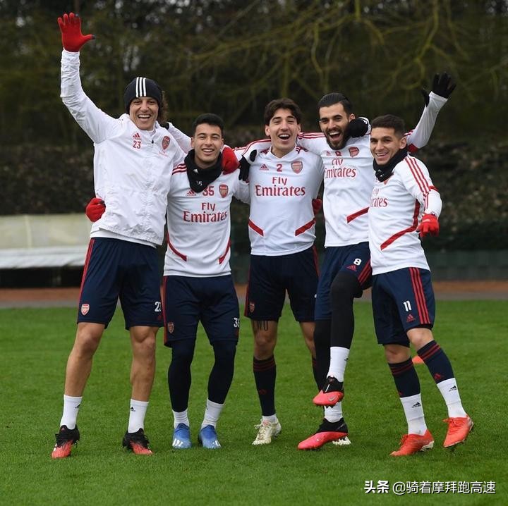 球场的战士,球场上的战士